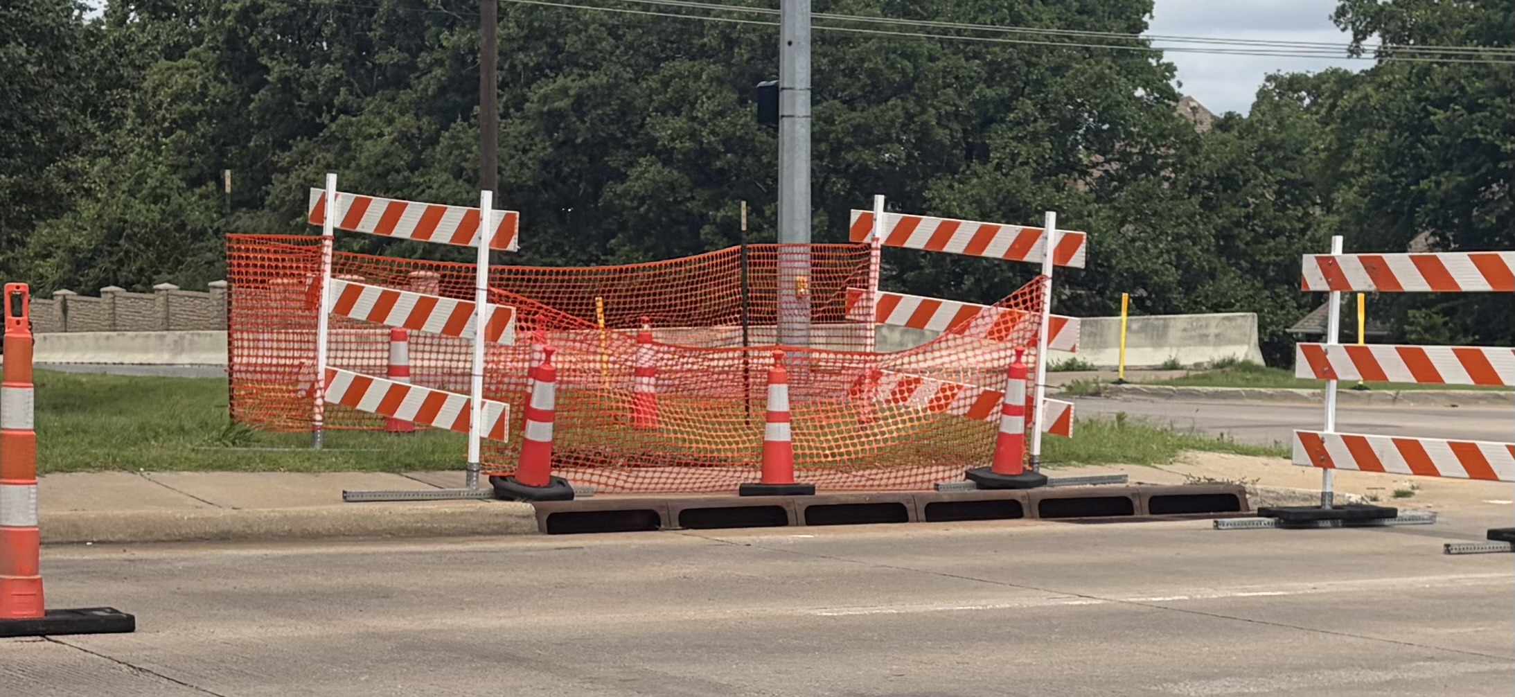 Sinkhole closes lane on Yale Ave. at Creek Turnpike