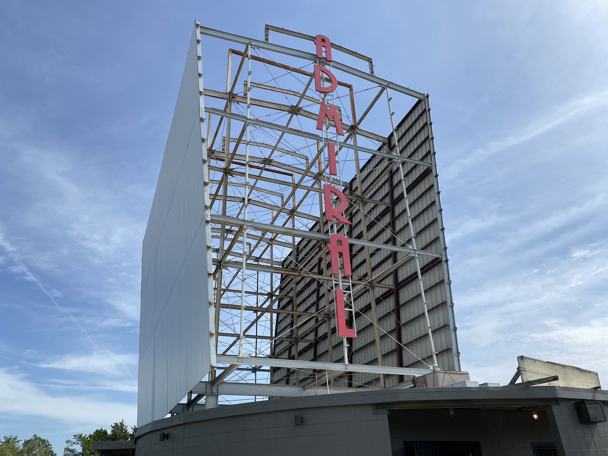 Admiral Twin Drive-In offers free movies tonight